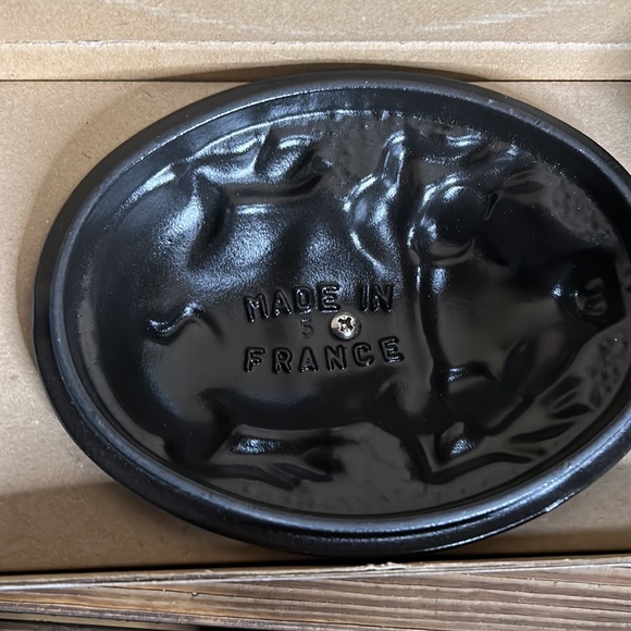 Williams Sonoma Staub Enameled Cast Iron Pig Dutch Oven 🇫🇷🐖 - Picture 11 of 17